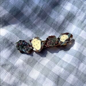 Winona Irene oyster hair clip